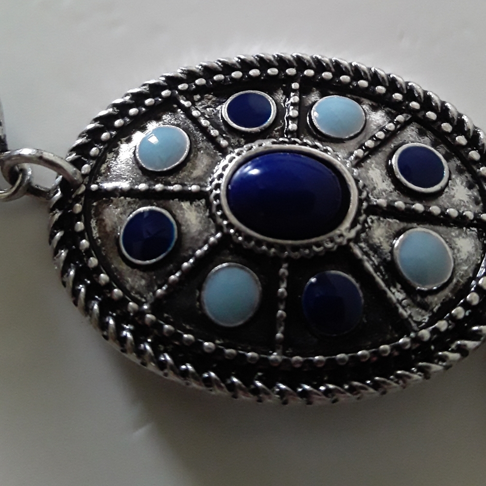 Necklace in rich blue color